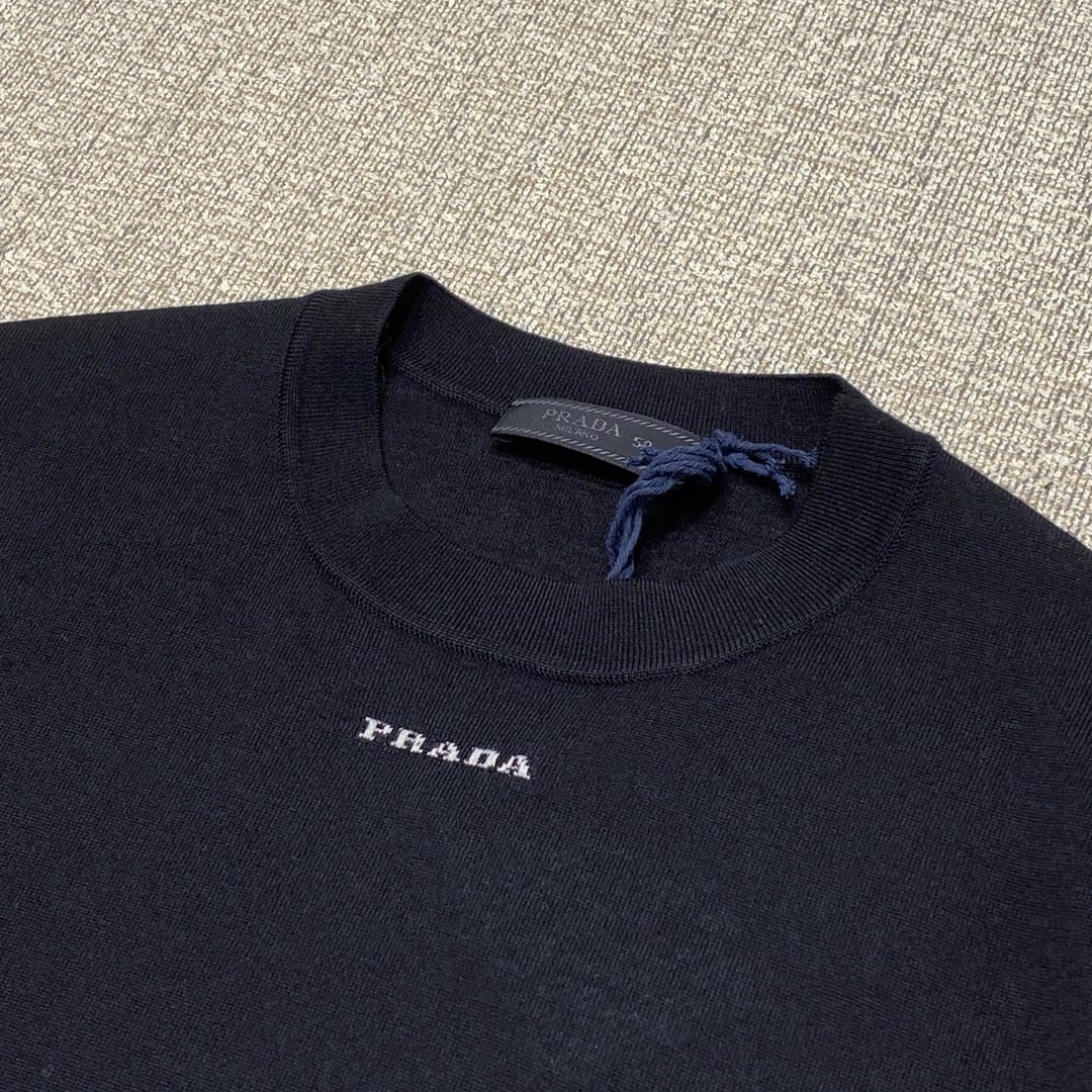 Чёрный джемпер Prada